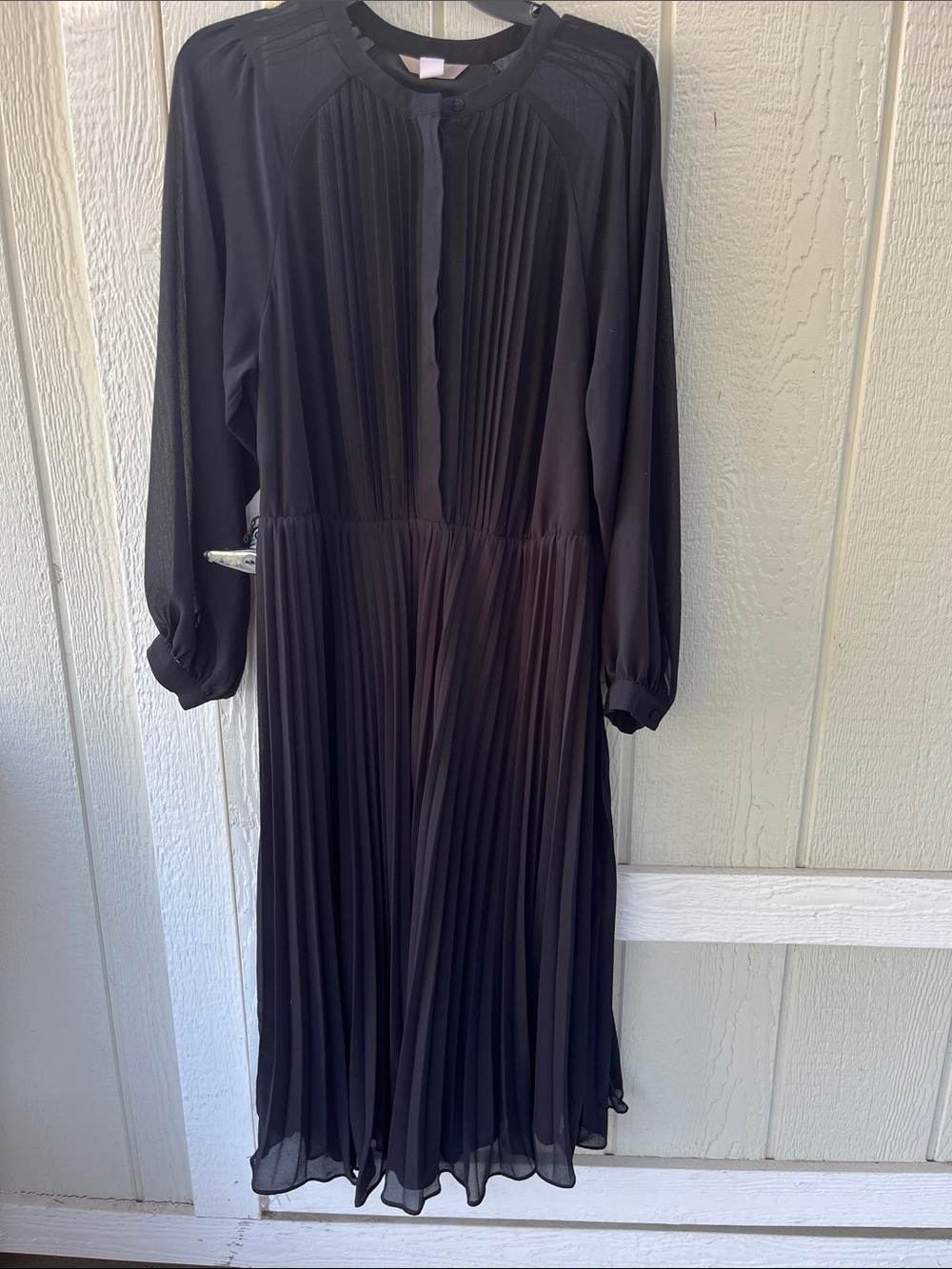 H&M Black Pleated Long-Sleeve Midi Dress